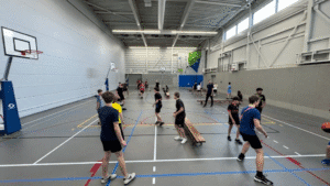 Middelbaar onderwijs, voortgezet onderwijs basketball workshop door showcase basketball