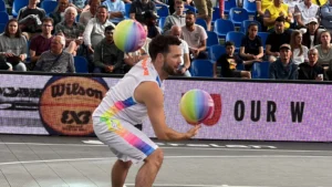 Fiba-2-ball-spin-showcase-basketball-1