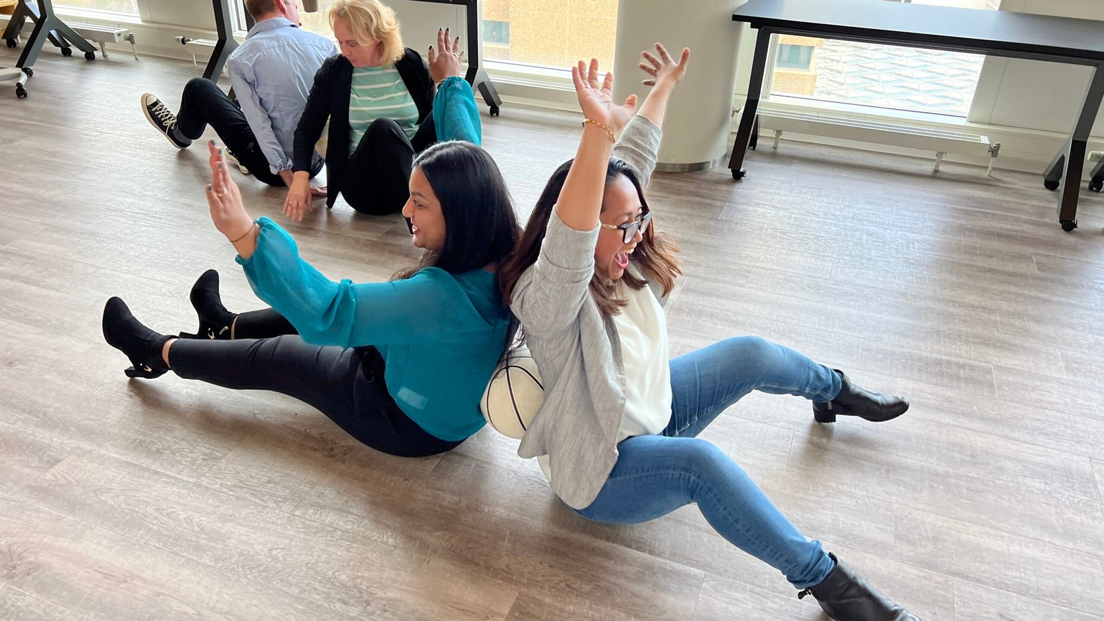Teamwork meets play 💼🏀 Tijdens de business workshop draait het om samenwerken, lachen en loskomen van de dagelijkse routine. Energy up, mindset on.