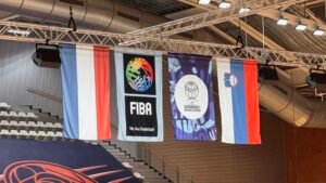 Activatie vrouweninterland Almere: arcade-machine, silly bouncers, en topprestaties tijdens Orange Angels vs. Slowakije.