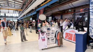 Drukte bij de stand van Showcase Basketball op Sneakerness Amsterdam 2026