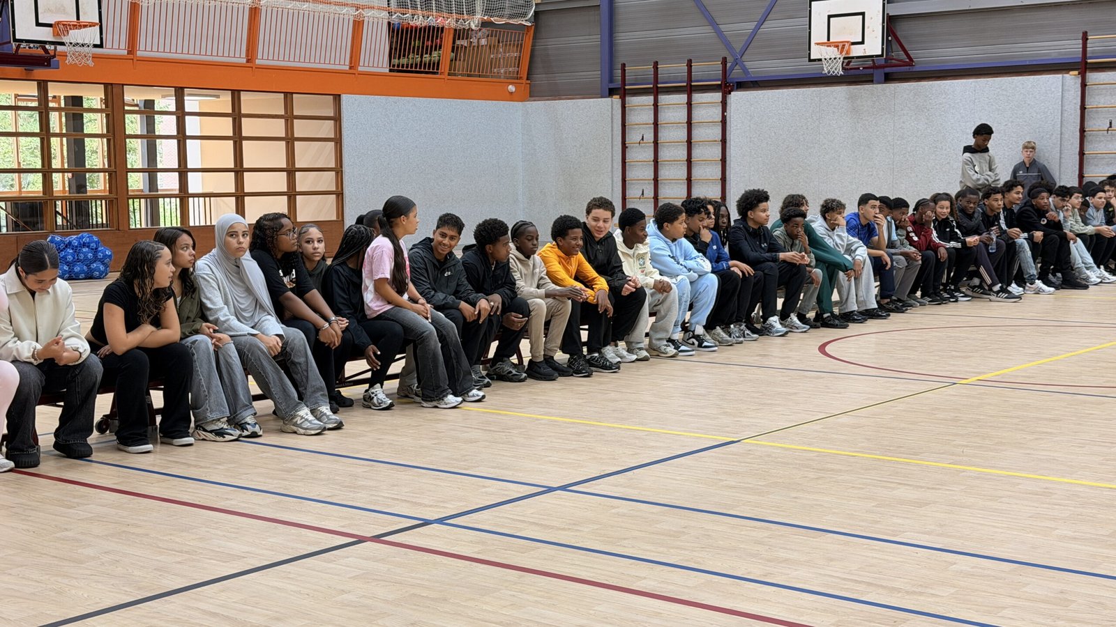 Leerlingen van Thorbecke Talentschool tijdens de opening van het MDT-traject